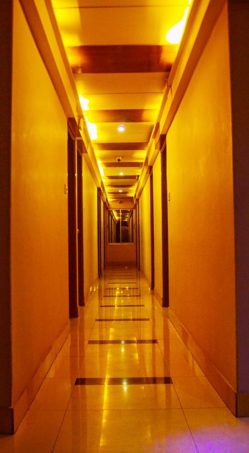 Royal Living Hotel & Suites Chittagong Exterior photo