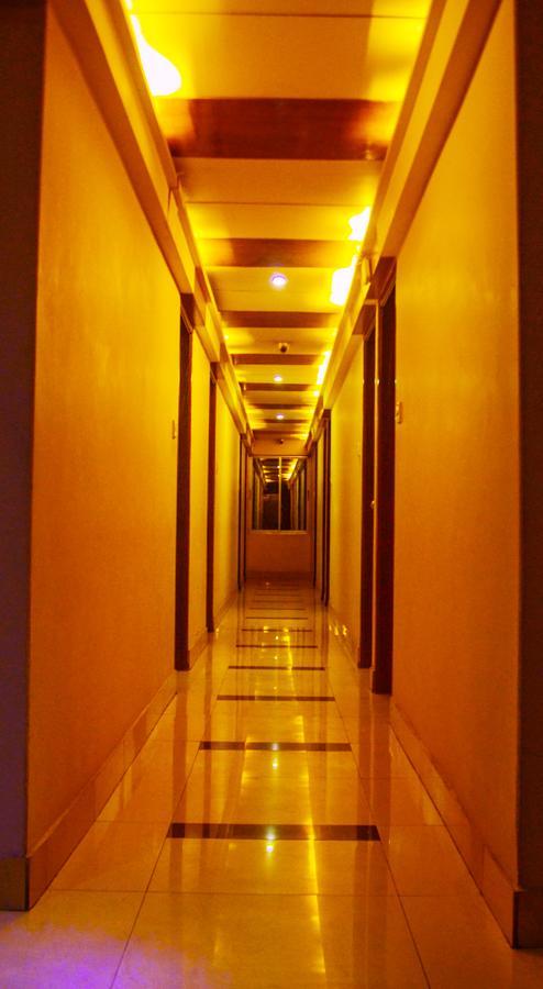 Royal Living Hotel & Suites Chittagong Exterior photo